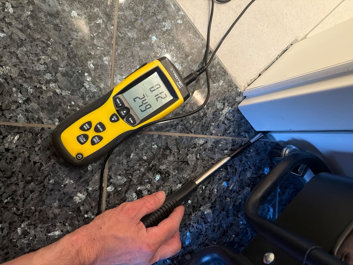 Materialfeuchtemessung mit Messgerät
